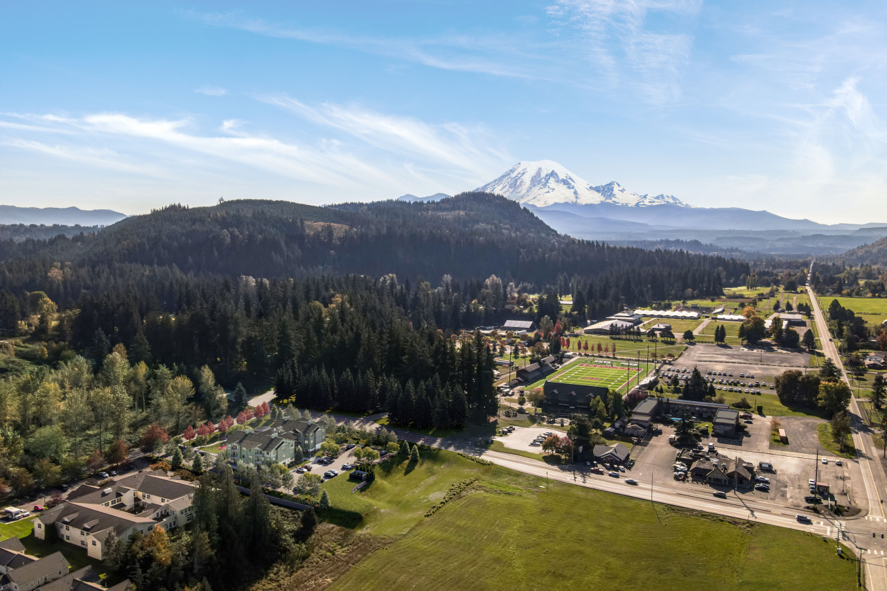 Photos, renderings, artist illustrations and plans may represent the community, amenities, or units. Actual features may vary.