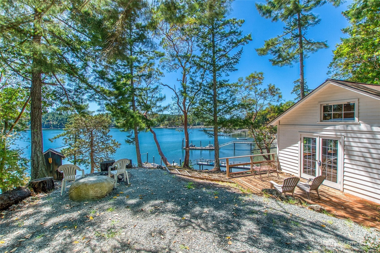 Great location in Deer Harbor near the Crane Island Dock. Great location in Deer Harbor near the Crane Island Dock.
