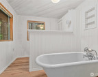 Soaking tub - perfect for those peaceful nights in! Soaking tub - perfect for those peaceful nights in!