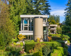 beautifully landscaped resort-like setting that's just a short stroll from shopping, dining and the Seattle ferry.