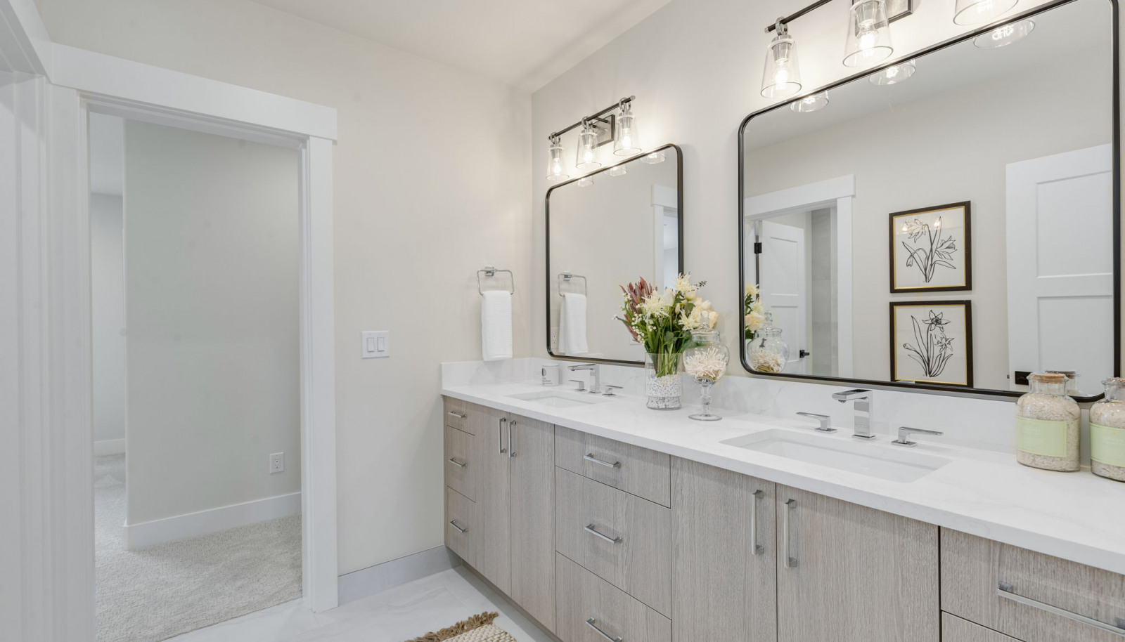 Double-sink bathroom shared by Jack & Jill bedrooms.