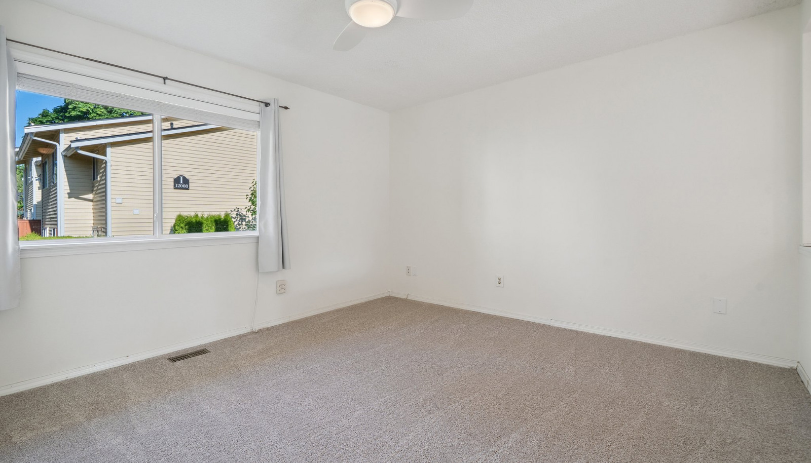 Upper bedroom without staging - fresh paint and carpets!