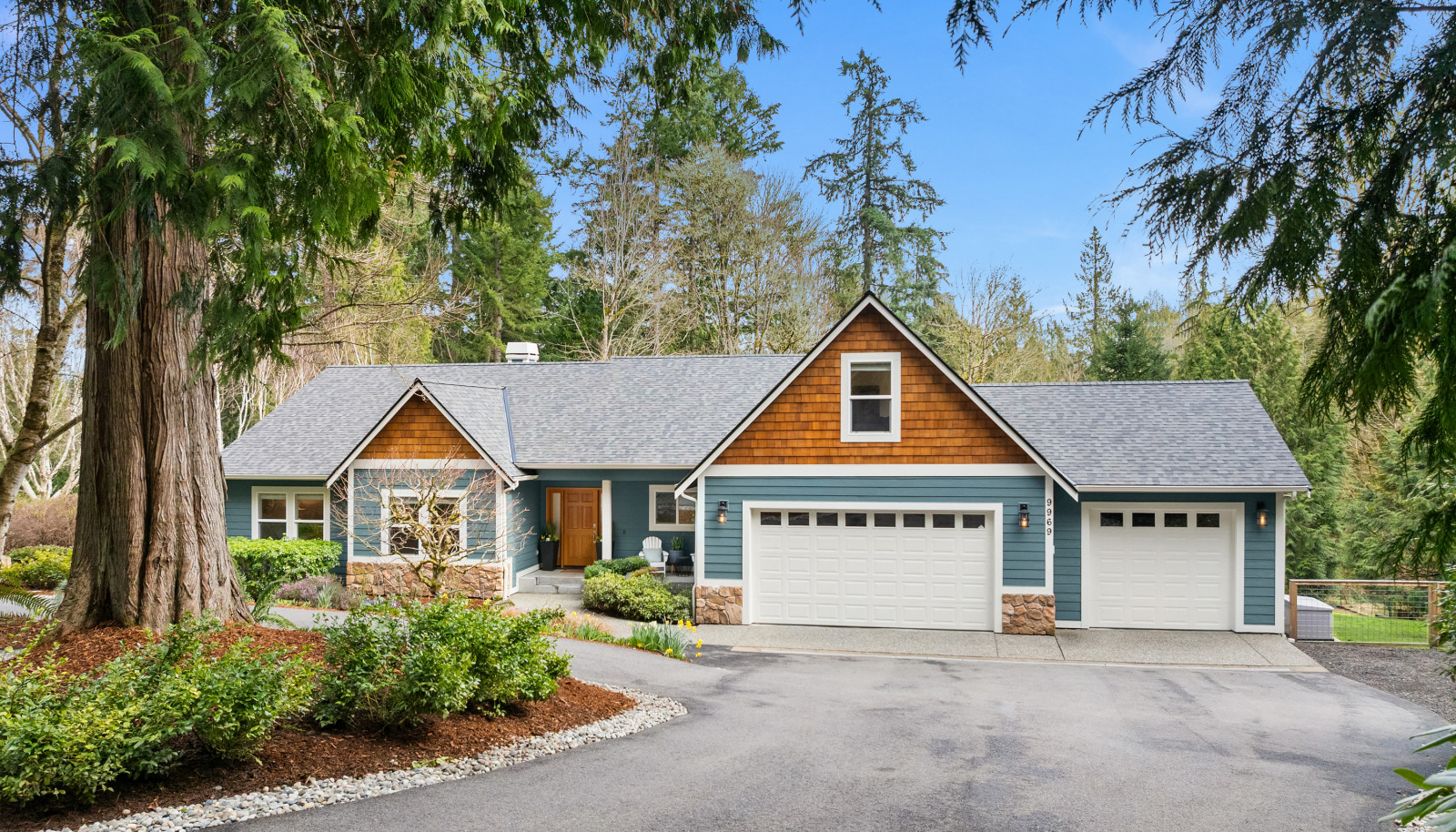 912 square foot, finished three car garage. 