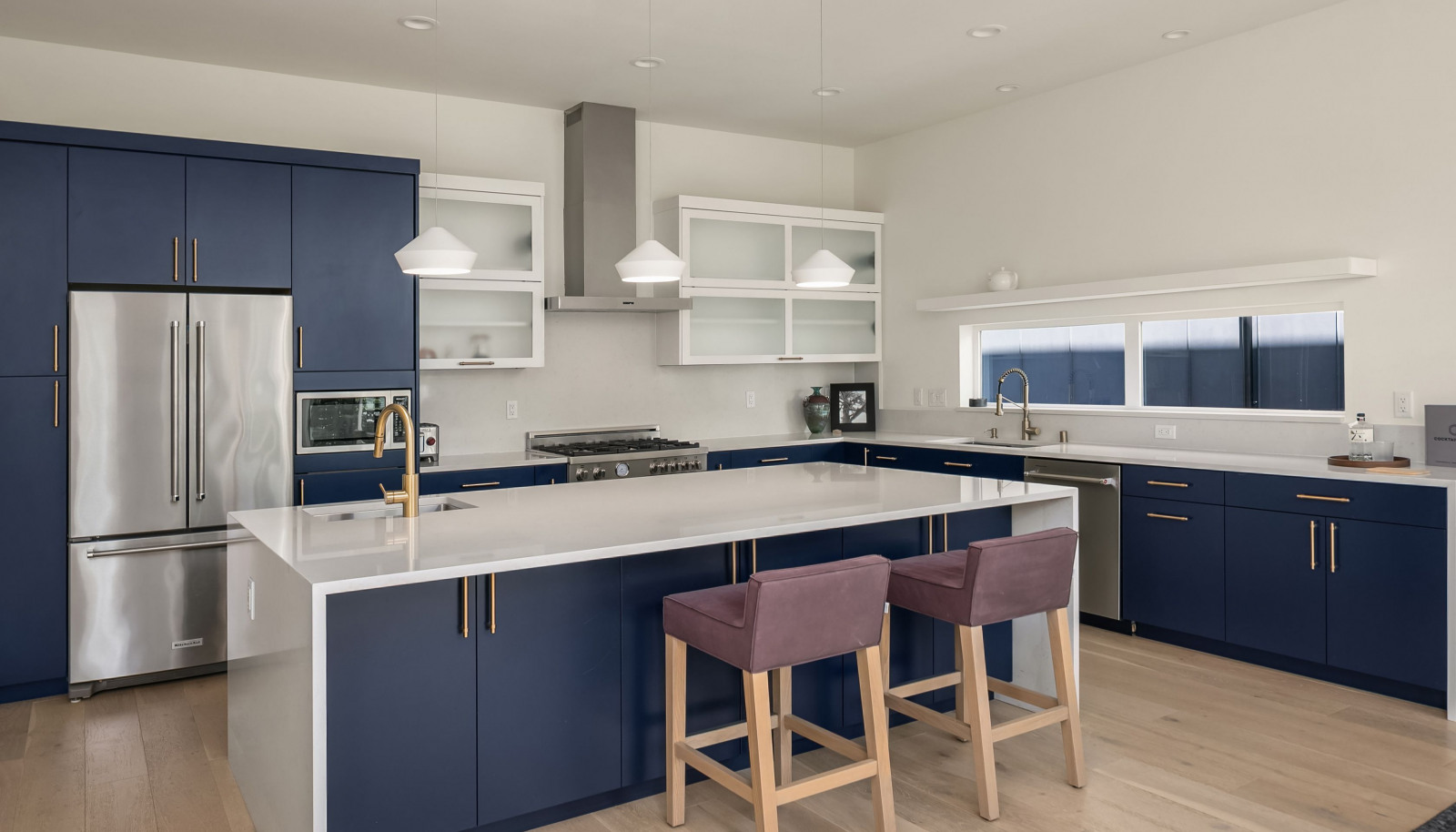 Double-sided storage in this gorgeous waterfall island