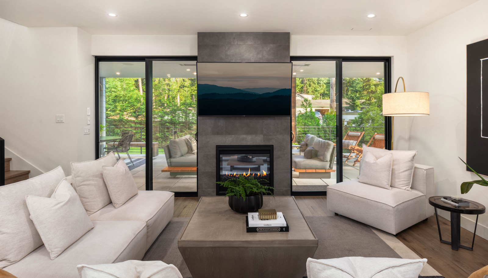 Open Concept living with with lots of light.