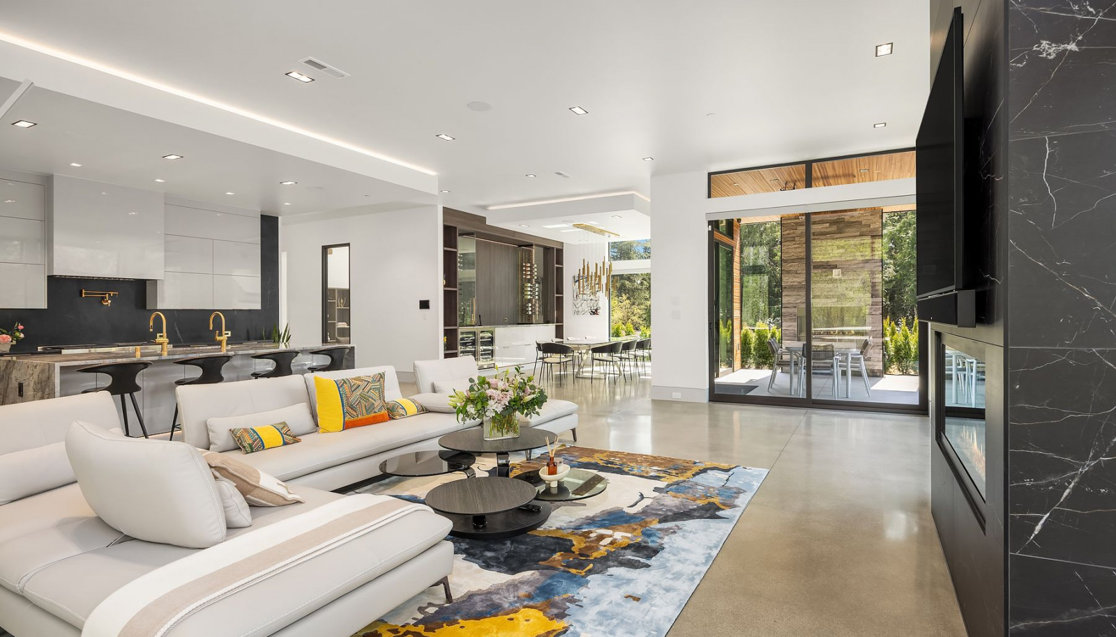 Photo of adjacent, completed home (lot 3) great room for representation purposes only.