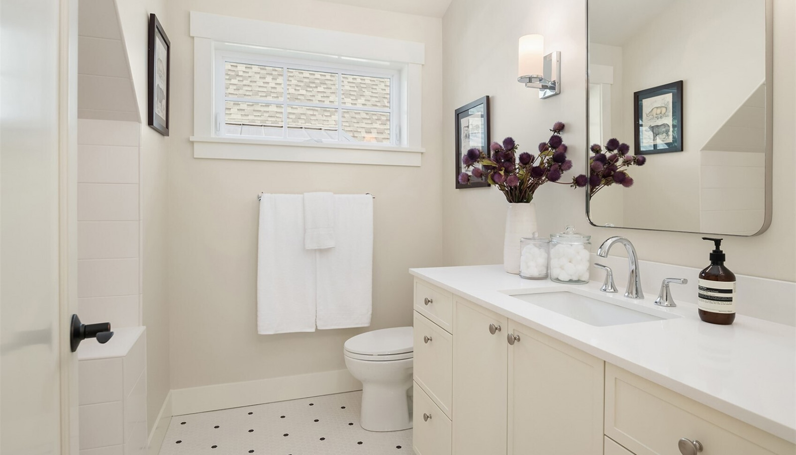 A large upstairs bath with tub features custom patterned tile and is shared by the two upstairs bedrooms. A large upstairs bath with tub features custom patterned tile and is shared by the two upstairs bedrooms.