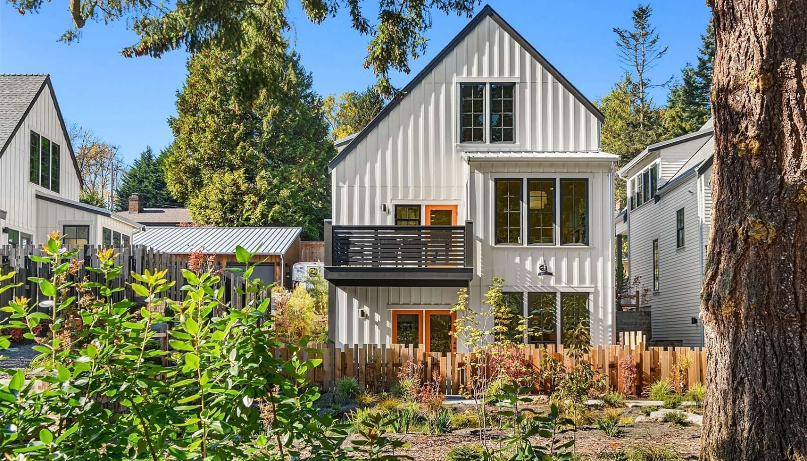 2216 NE 125th is a gracious three level home featuring a daylight lower level studio with separate private entry. 2216 NE 125th is a gracious three level home featuring a daylight lower level studio with separate private entry.