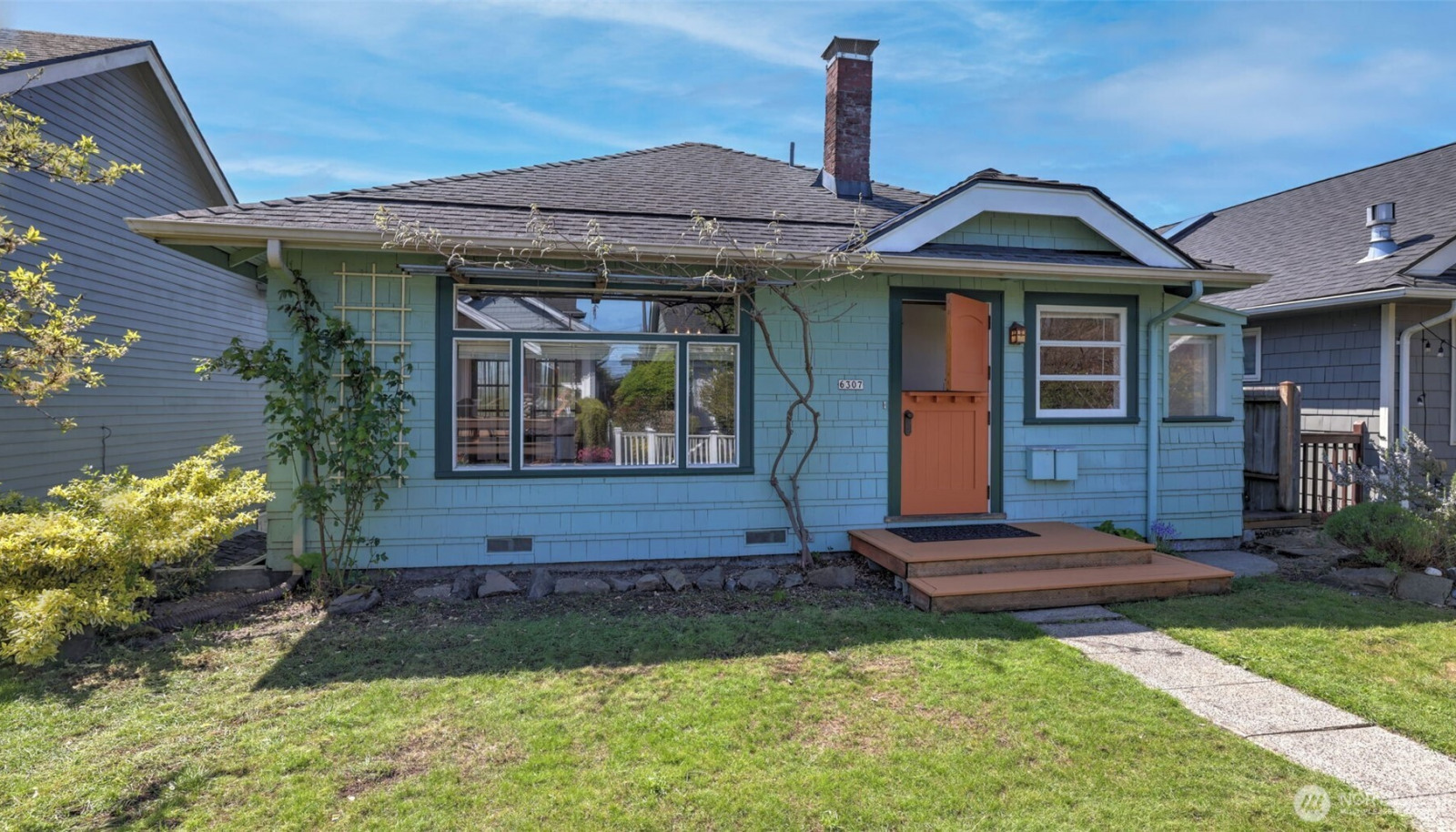 Who doesn't love a Dutch door? Who doesn't love a Dutch door?