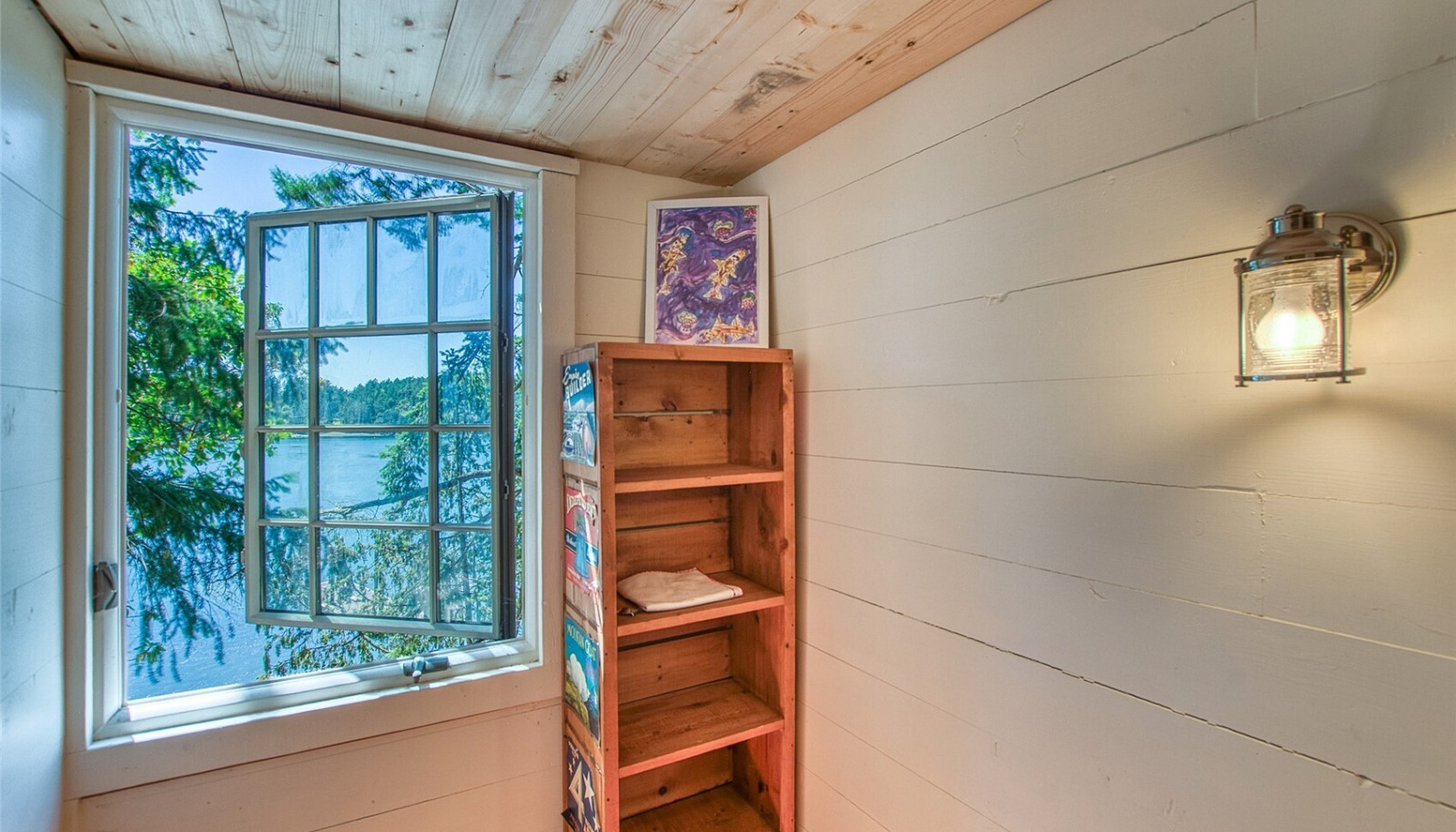 Main floor nook area with water views. Main floor nook area with water views.