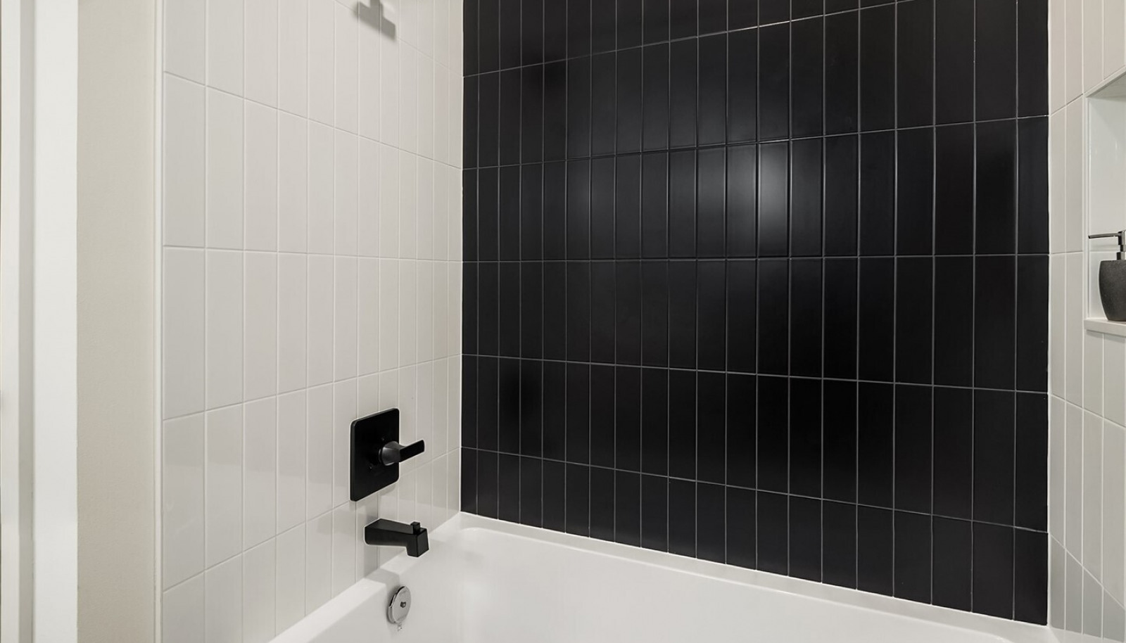 Lovey tile finish, tuxedo style! Lovey tile finish, tuxedo style!