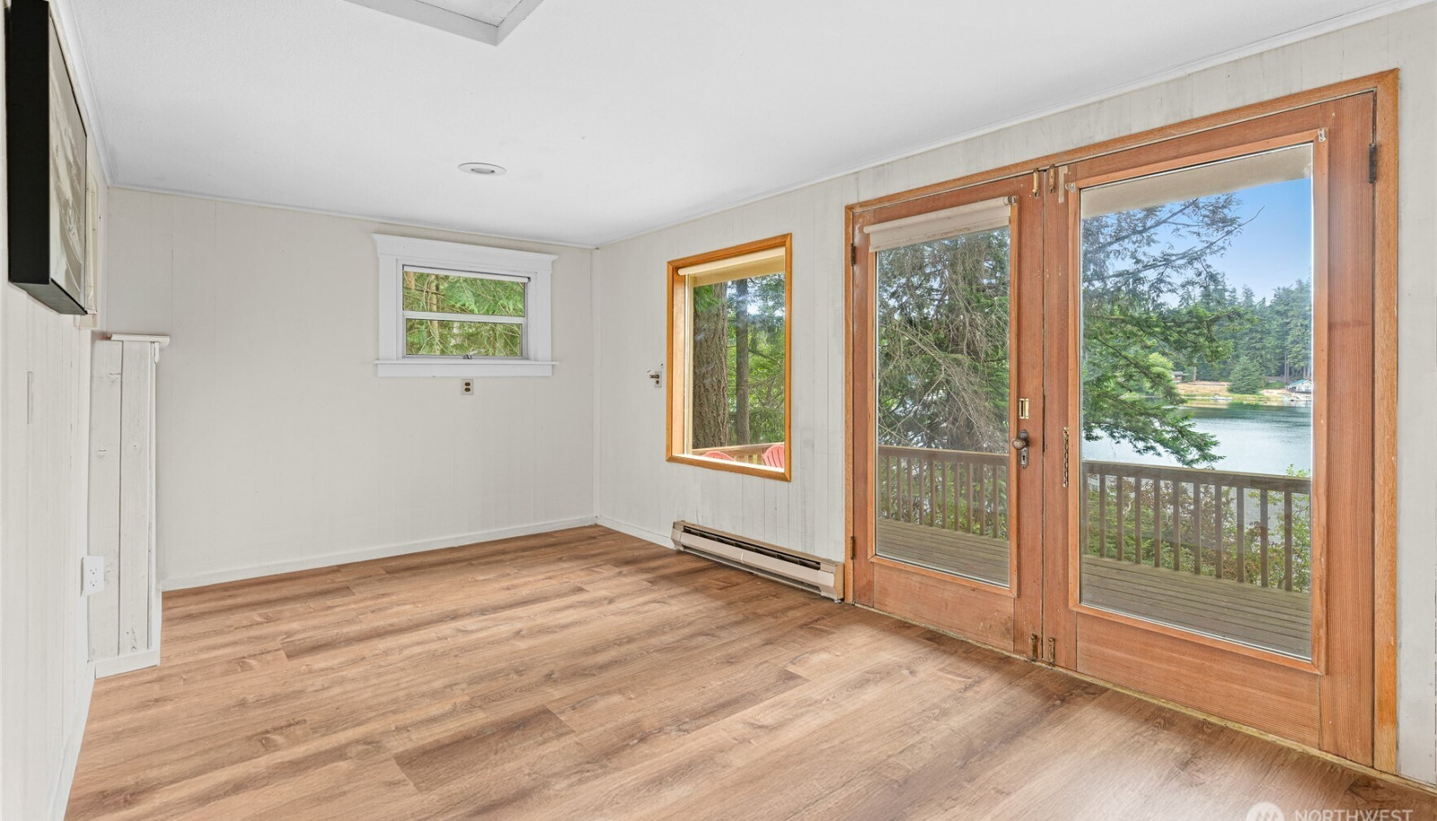 Living/Bedroom area at 4945 Lakeside Dr, Langley, WA 98260 Living/Bedroom area at 4945 Lakeside Dr, Langley, WA 98260