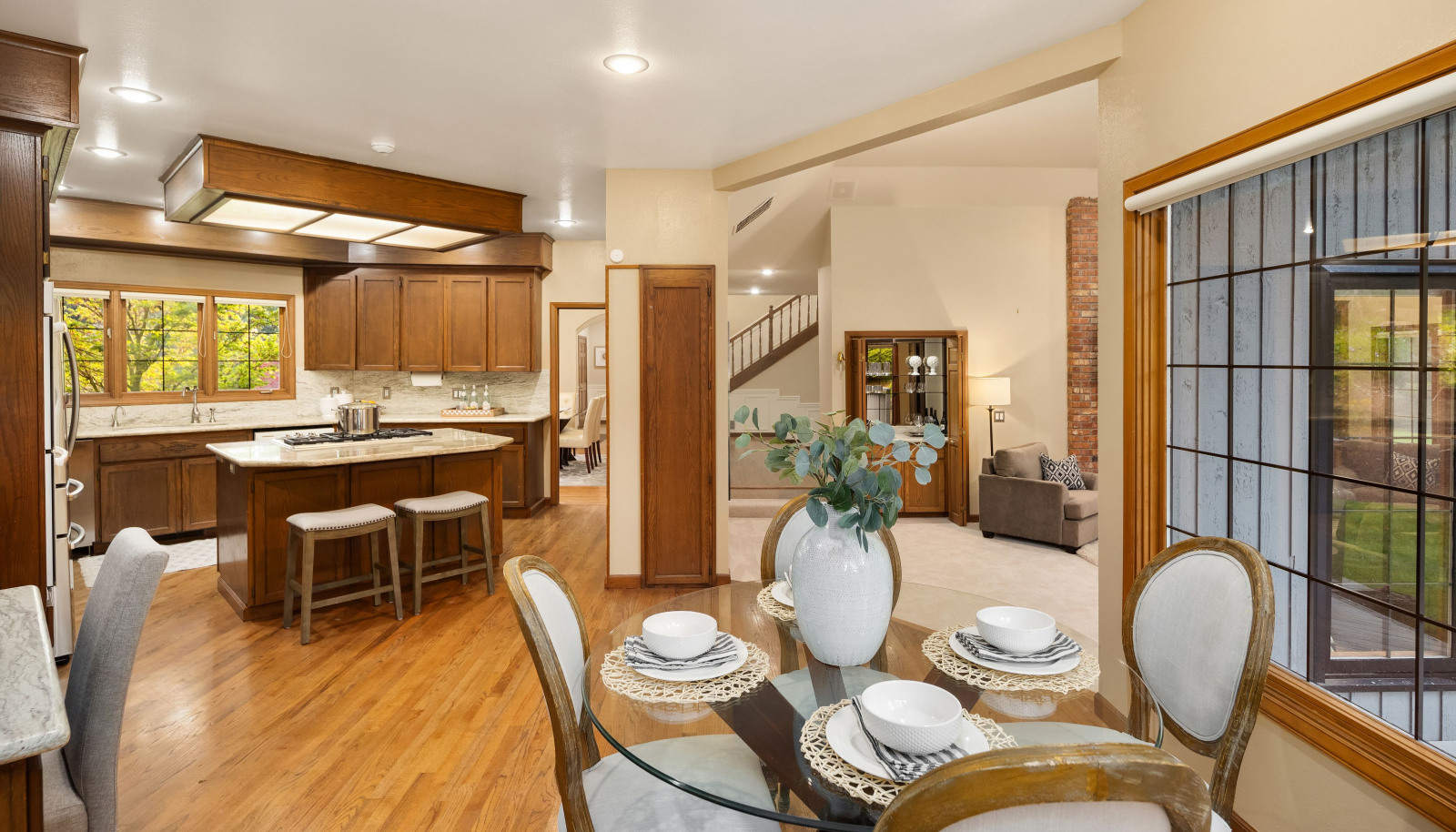Eat in kitchen!