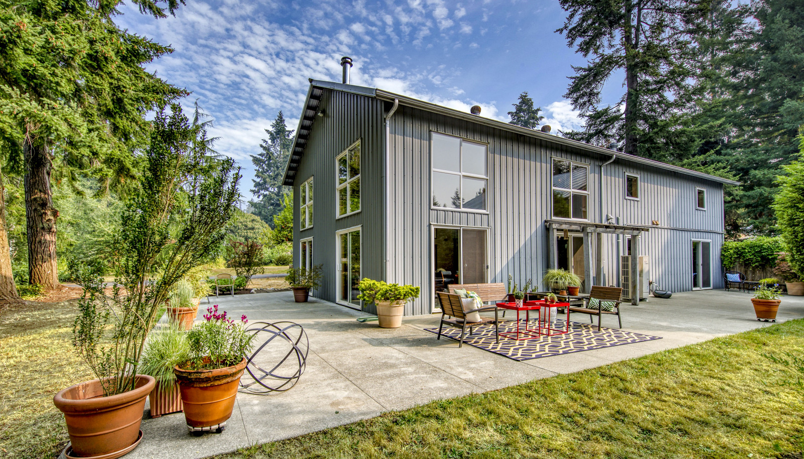 Gorgeous curb appeal and a peaceful and serene setting on a quiet dead end cul-de-sac street of 4 lovely homes.
