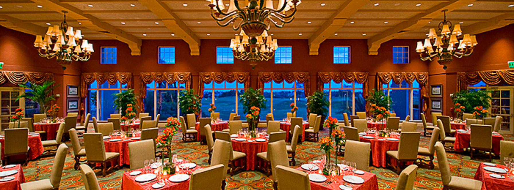 Shopping, dining, and things to do near Mirasol