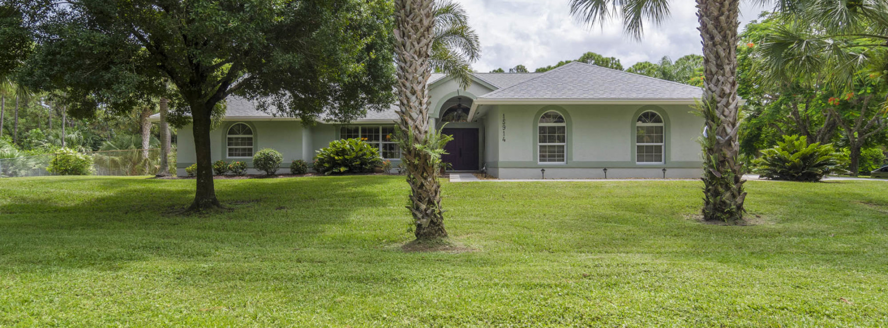 JUST LISTED IN PALM BEACH GARDENS!