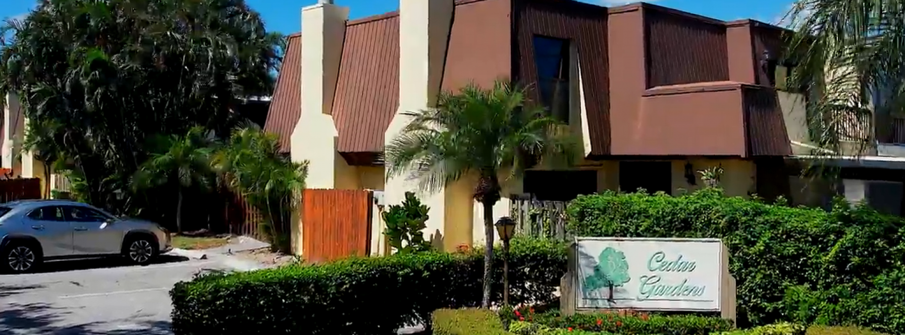 Beautifully Renovated Townhome for Sale in Palm Beach Gardens!