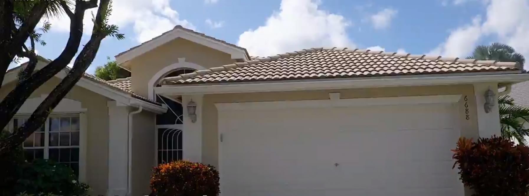 Panoramic Lake Views from this Valencia Isles Home for Sale!
