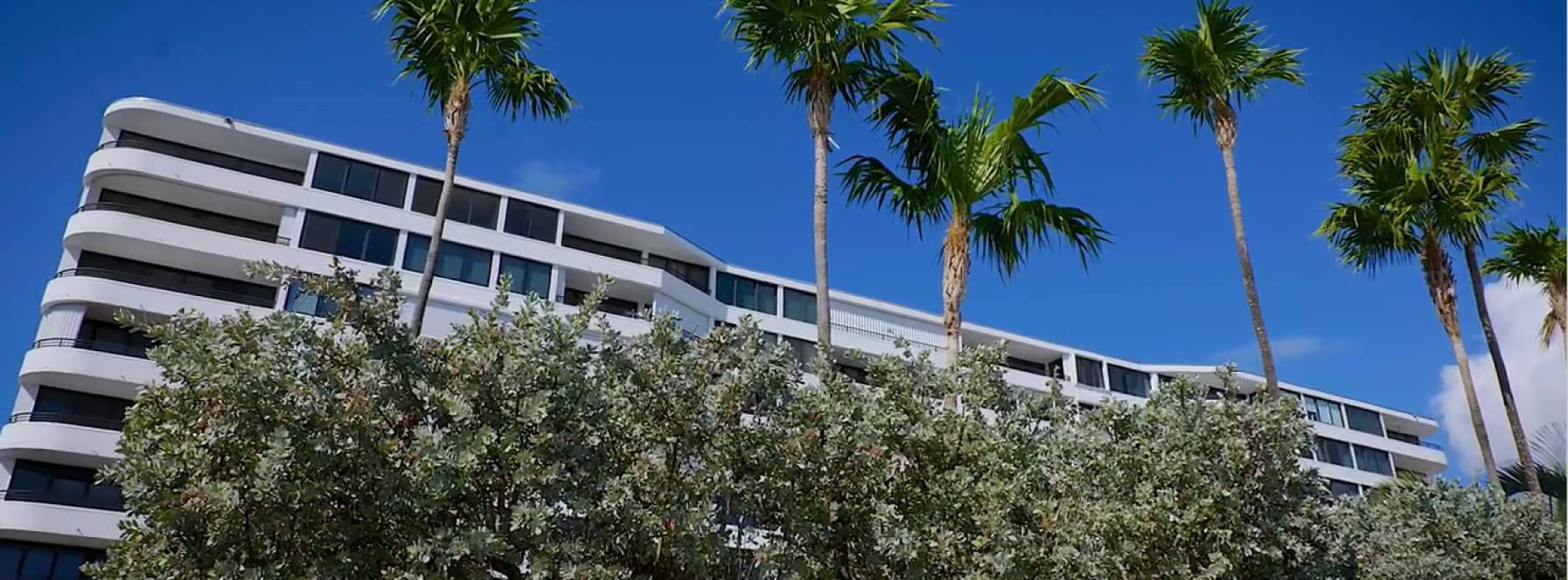 Meticulously Maintained Bright & Sunny Condo for Sale on South Palm Beach!