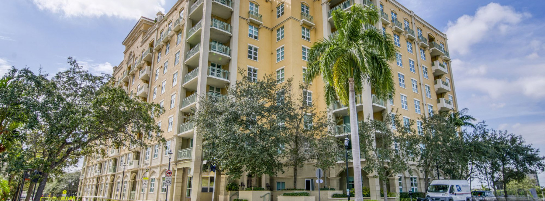 Just Listed | 403 S Sapodilla Avenue #405