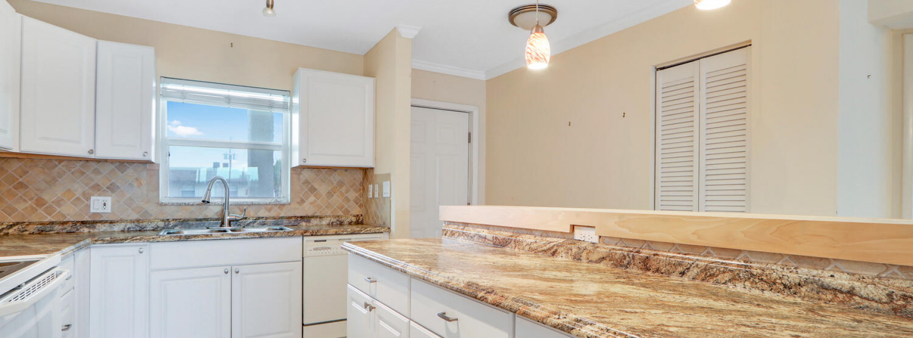 Just Listed | 236 Castlewood Drive #202