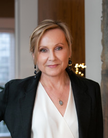 Leslie Dickinson