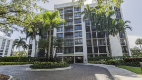 Just Listed | Lovely in Lakewood | 7835 Lakeside Boulevard #986