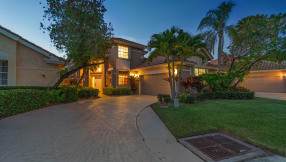 Just Listed | 341 Eagleton Golf Drive | Easy to love in Eagleton Lakes