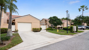 Just Listed | Pretty in PGA National | 521 Prestwick Circle