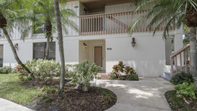 Just Listed | Gorgeous in Golf Villas | 445 Brackenwood Lane N