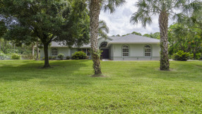 JUST LISTED IN PALM BEACH GARDENS!