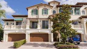 Just Listed | Tasteful in Tresana | 222 Tresana Boulevard #50