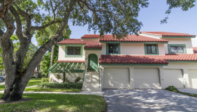 Just Listed | Lovely in Lexington | 11 Lexington Lane E #E