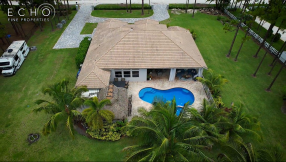 Exquisite Modern-Inspired Home for Sale in Loxahatchee!