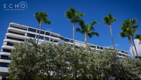 Meticulously Maintained Bright & Sunny Condo for Sale on South Palm Beach!