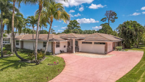 Just Listed | 413 N Country Club Drive