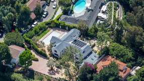 Jason Bateman & Amanda Anka’s Green Home