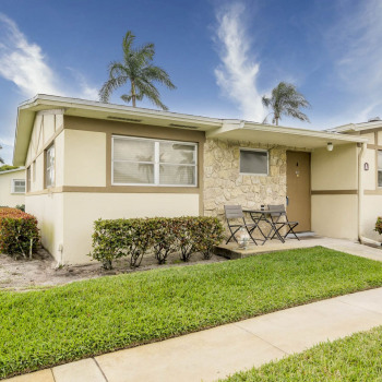 Just Listed | Cute in Cresthaven | 2847 Ashley Drive W A