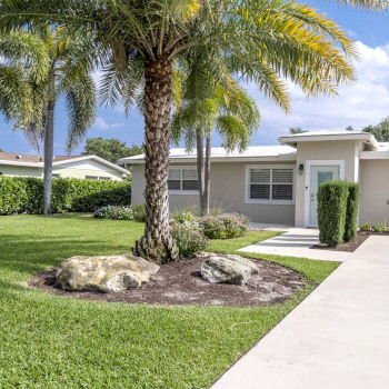 Just Listed | Pretty in Palm Beach Gardens | 2388 Edgewater Drive
