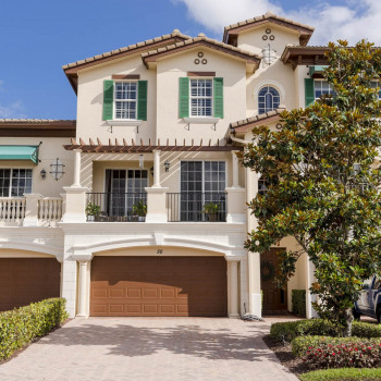 Just Listed | Tasteful in Tresana | 222 Tresana Boulevard #50