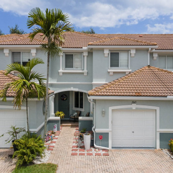 Just Listed | 2045 Oakhurst Way