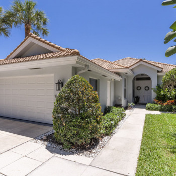 Just Listed | 137 E Hampton Way