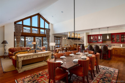 2250 Apres Ski Way