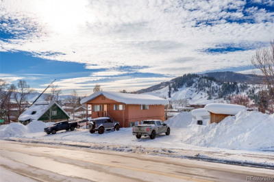 1151-1153 Oak Street