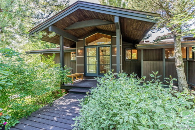 1061 Village Lane