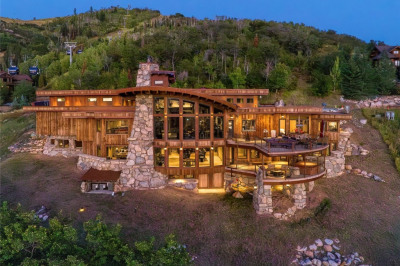 2555 Ski Trail Lane