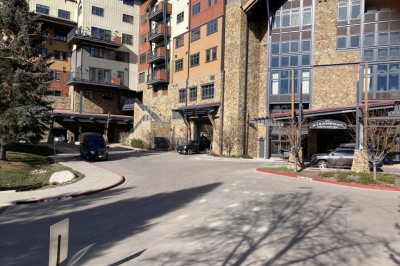 2250 Apres Ski Way