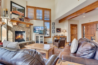 1421 Flattop Circle