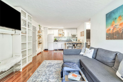1340 Athens Plaza
