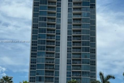 2655 Collins Ave #2106 1